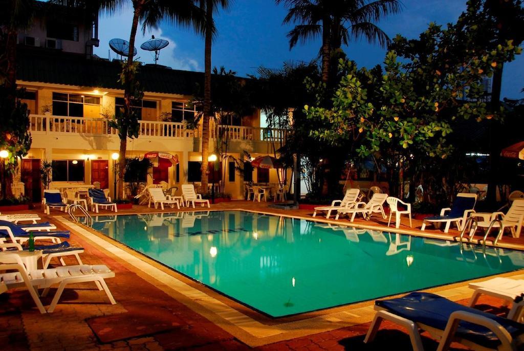 Hotell The Expat Patong