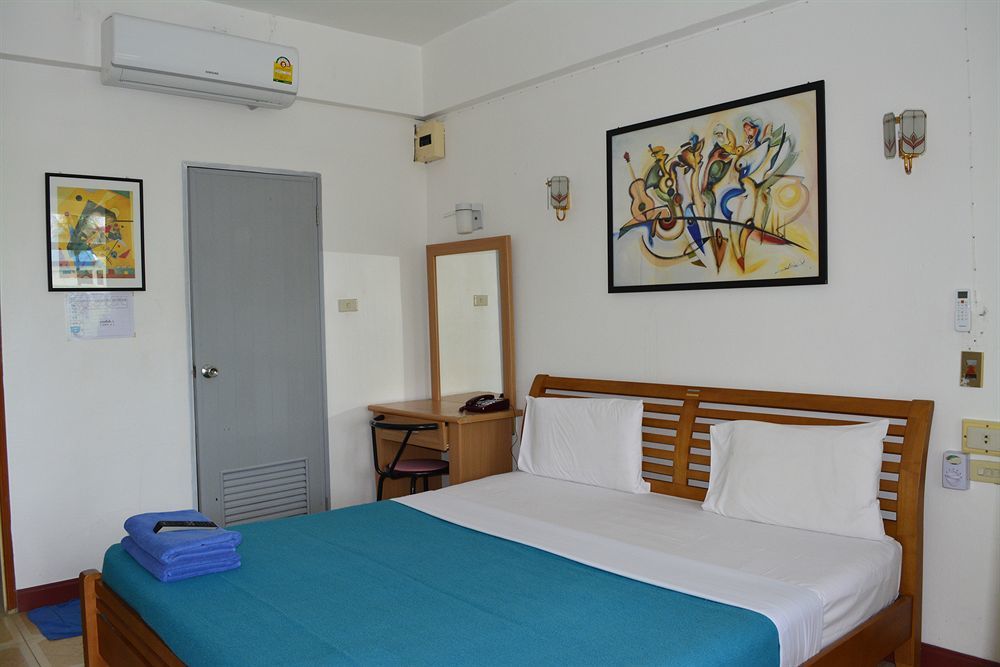 Hotell The Expat Patong