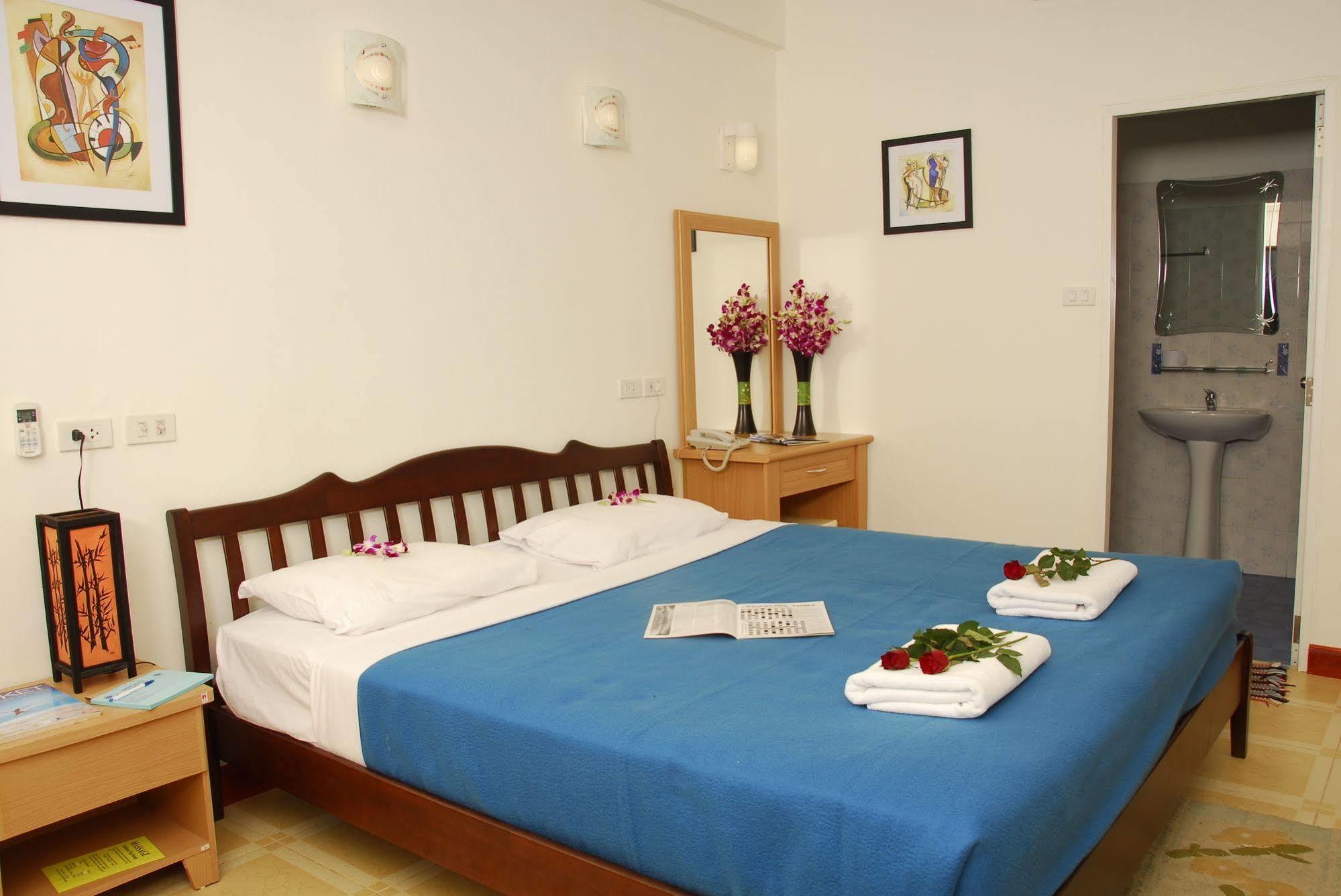Hotell The Expat Patong