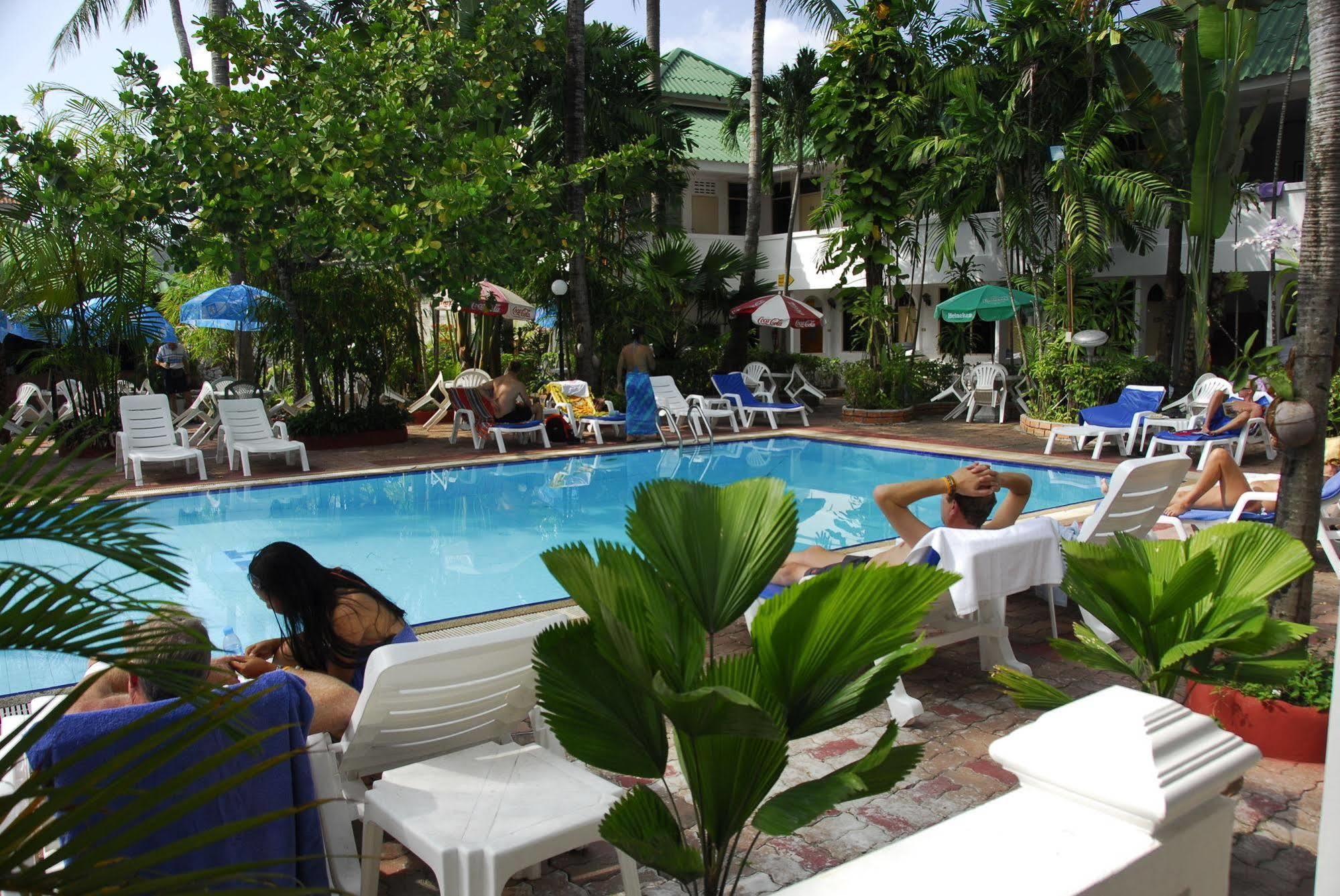 The Expat Hotell Patong