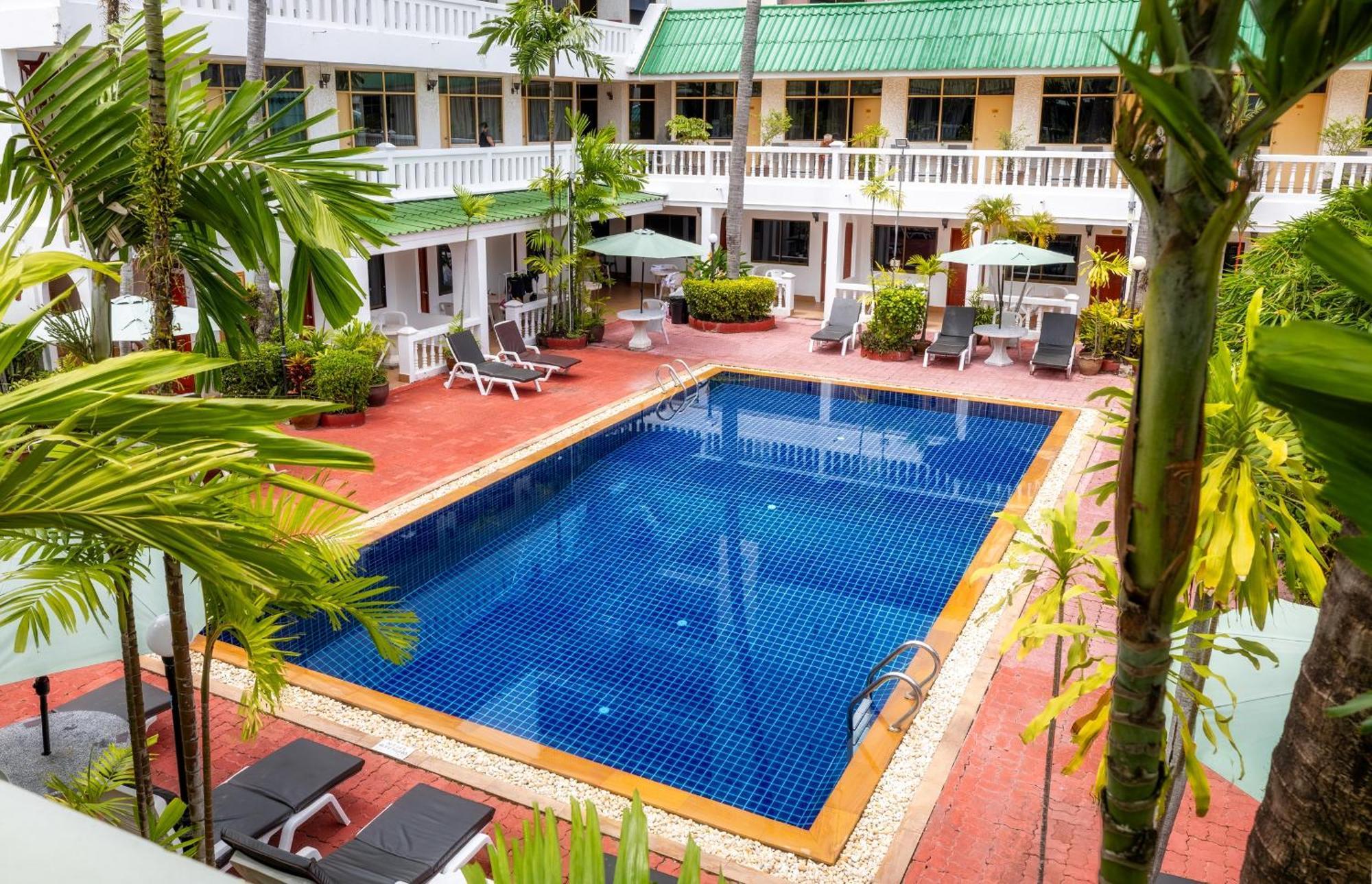 Hotel The Expat Patong
